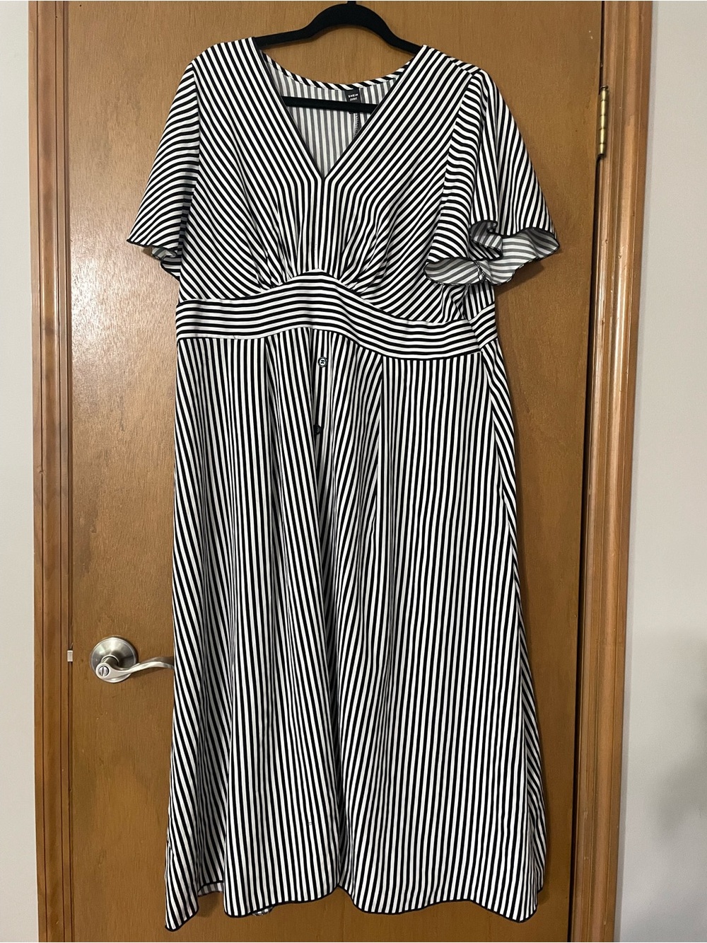 SHEIN Black & White Vertical Stripe V-Neck Maxi Dress